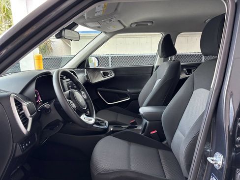 Used 2025 Kia Soul LX w/ LX Technology Package FWD image 27