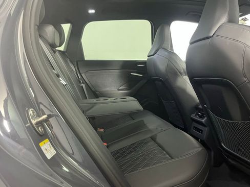 Used 2025 Audi SQ6 e-tron Prestige w/ Black Edition One image 21