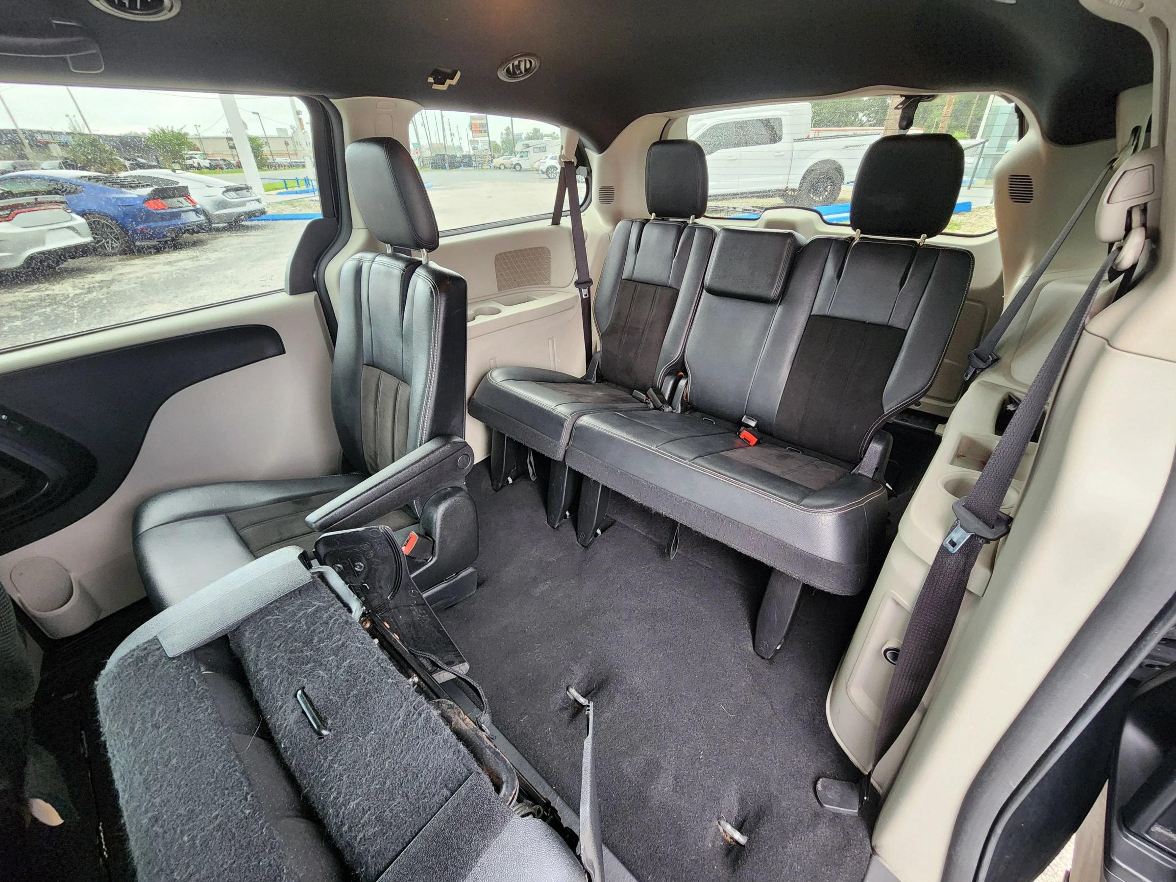 Used 2019 Dodge Grand Caravan SXT FWD image 16