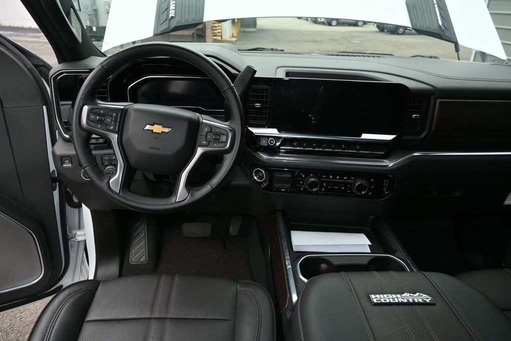 Used 2024 Chevrolet Silverado 2500 High Country w/ High Country Premium Package AWD/4WD image 21