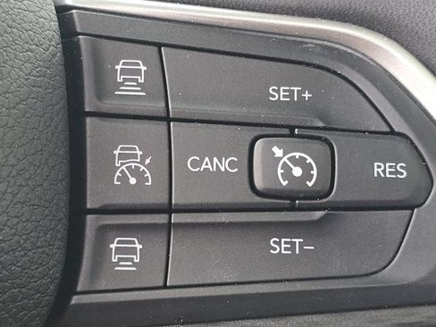 Used 2023 Jeep Grand Cherokee Altitude AWD/4WD image 31