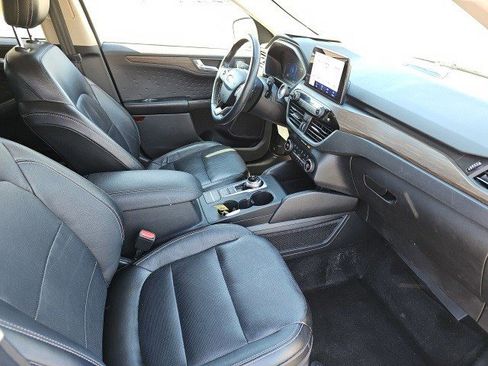 Used 2020 Ford Escape Titanium image 11