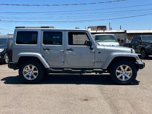 Used 2016 Jeep Wrangler Unlimited Sahara w/ Connectivity Group AWD/4WD image 2