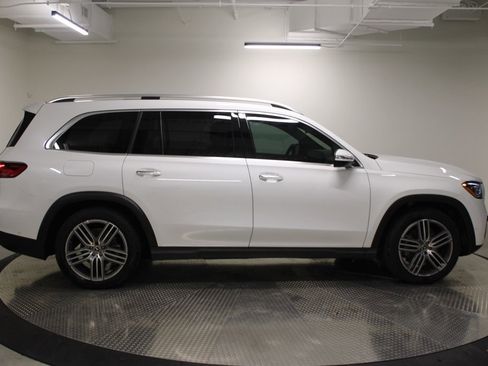 Used 2025 Mercedes-Benz GLS 450 4MATIC image 12