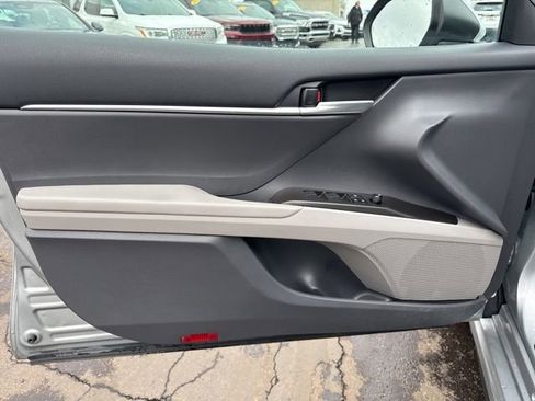Used 2023 Toyota Camry SE image 8