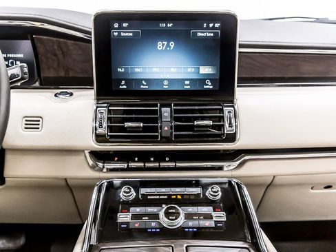 Used 2021 Lincoln Navigator Reserve w/ Luxury Package RWD image 21
