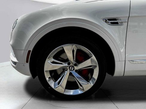 Used 2017 Bentley Bentayga image 56