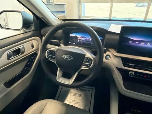 Used 2025 Ford Explorer Active w/ Active Comfort Package AWD/4WD image 32