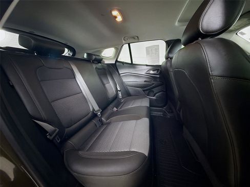 Used 2024 Chevrolet Trax LT w/ Sunroof Package image 26