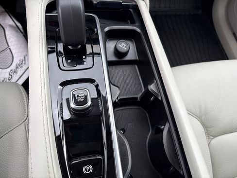 Certified 2025 Volvo XC90 T8 Plus w/ Protection Package Premier AWD/4WD image 24