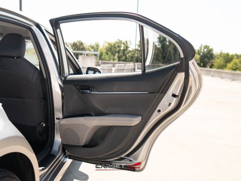 Used 2020 Toyota Camry LE image 37