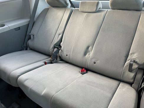 Used 2014 Toyota Sienna L image 18