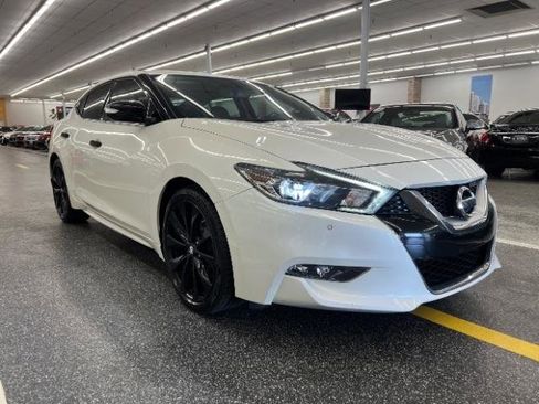 Used 2017 Nissan Maxima SR w/ Midnight Edition FWD image 4