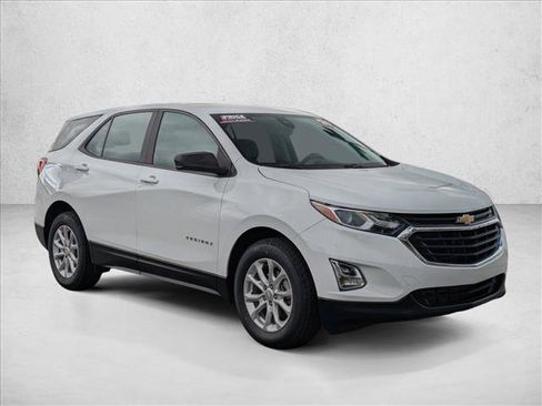Used 2021 Chevrolet Equinox LS image 3