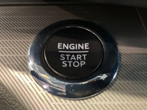 Used 2022 Ford Explorer XLT w/ Equipment Group 202A image 19