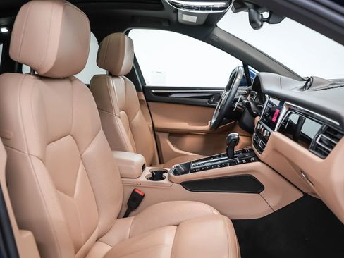 Certified 2024 Porsche Macan AWD/4WD image 20