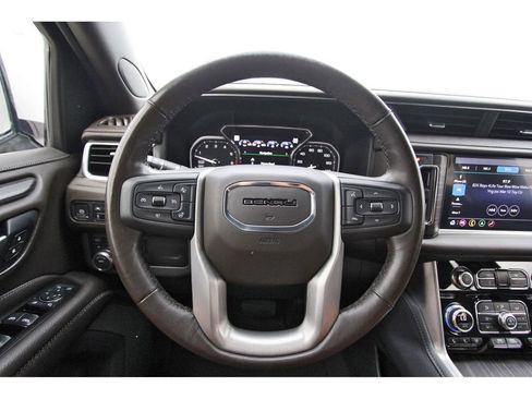 Used 2021 GMC Yukon Denali w/ Denali Premium Package image 15