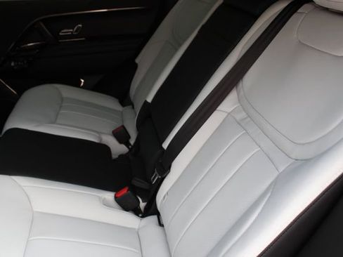 New 2025 Land Rover Range Rover Sport Dynamic SE image 4