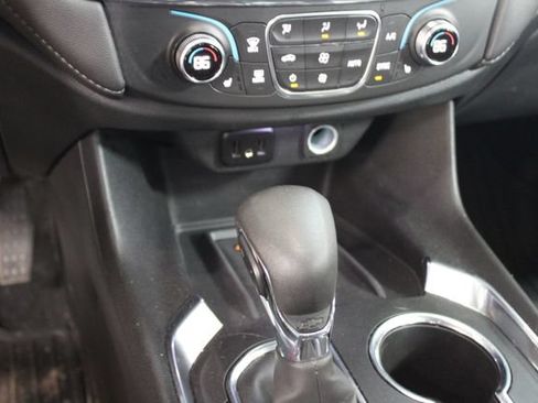 Used 2023 Chevrolet Traverse LT AWD/4WD image 19
