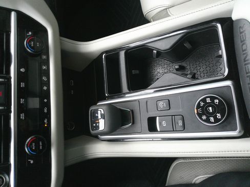 Used 2022 Nissan Pathfinder SL w/ SL Black Package image 28