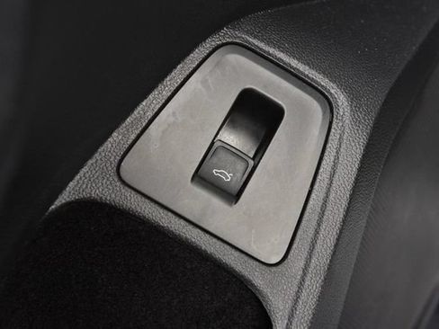 Certified 2022 Volkswagen Tiguan SE R-Line AWD/4WD image 9