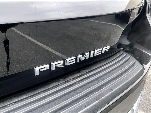Used 2025 Chevrolet Suburban Premier image 8