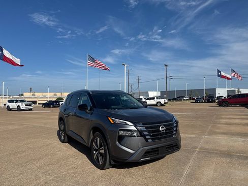 Certified 2026 Nissan Rogue SL FWD image 1
