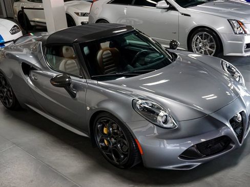 Used 2020 Alfa Romeo 4C Spider w/ Bright Package RWD image 49