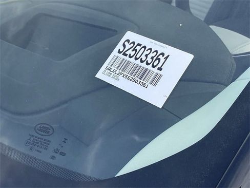 Used 2025 Land Rover Discovery Dynamic SE image 22