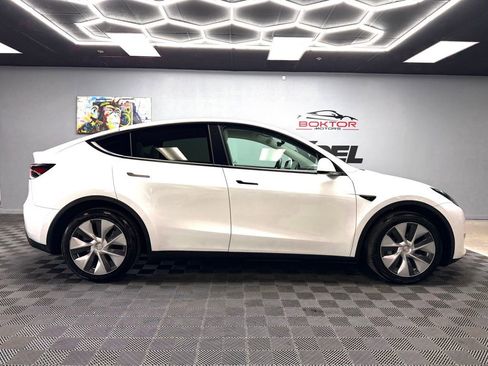 Used 2022 Tesla Model Y Long Range AWD/4WD image 17