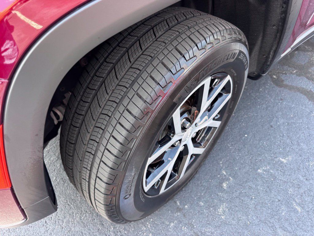 Used 2024 Jeep Grand Cherokee L Limited RWD image 17
