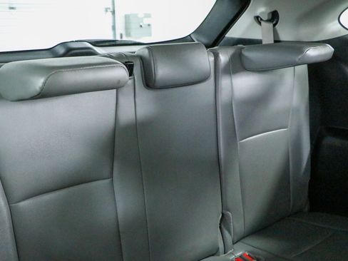 Used 2024 Toyota Highlander XLE FWD image 30