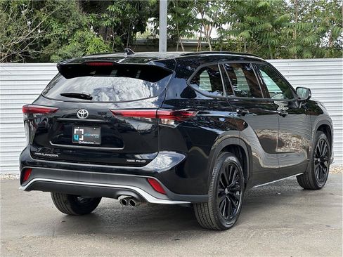 Used 2025 Toyota Highlander XSE AWD/4WD image 10