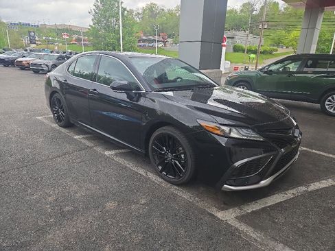 Used 2022 Toyota Camry XSE w/ Navigation Package AWD/4WD image 2