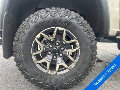 Used 2026 Chevrolet Colorado ZR2 w/ Technology Package AWD/4WD image 4