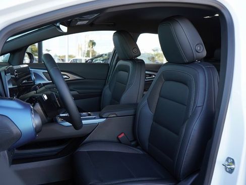 New 2025 Chevrolet Equinox EV LT image 22