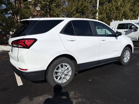 Used 2024 Chevrolet Equinox LS w/ LS Convenience Package image 10