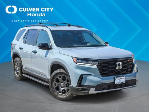Used 2024 Honda Pilot TrailSport image 1