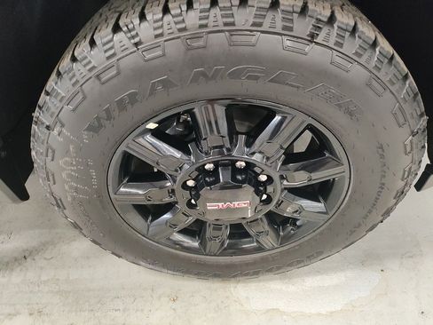 New 2026 GMC Sierra 2500 AT4 w/ Technology Package image 4