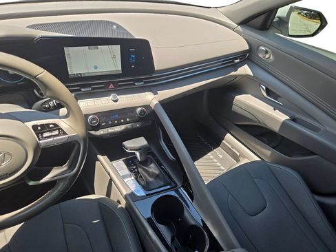Used 2024 Hyundai Elantra SEL w/ Convenience Package FWD image 21