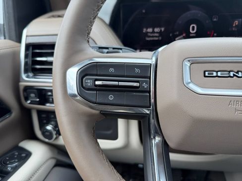 Used 2025 GMC Yukon Denali w/ Sun & Power Step Package AWD/4WD image 15