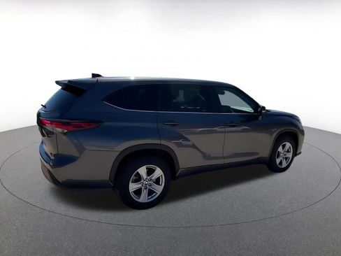 Used 2025 Toyota Highlander LE FWD image 15