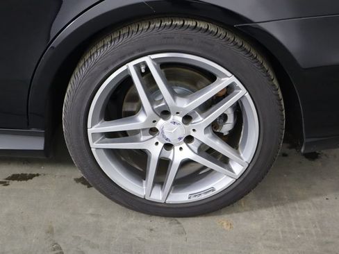 Used 2014 Mercedes-Benz E 550 4MATIC Sedan image 36