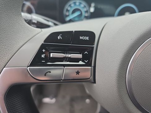 Used 2024 Hyundai Elantra SEL image 16