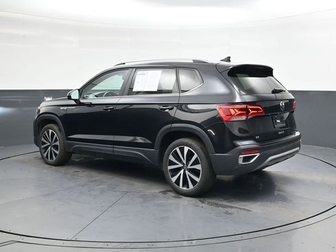 Used 2024 Volkswagen Taos SE image 6