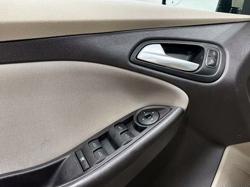 Used 2018 Ford Focus SE FWD image 18