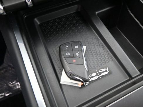 Used 2025 GMC Acadia Elevation image 14