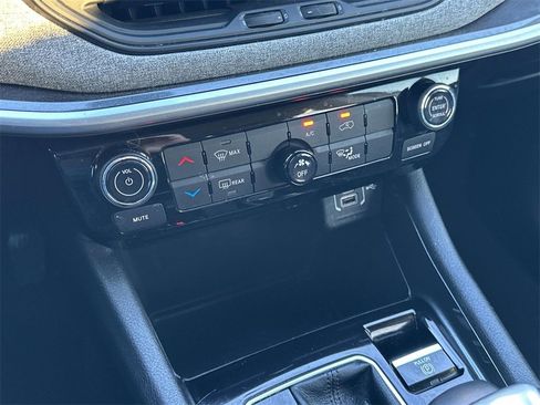 Used 2022 Jeep Compass Latitude image 29