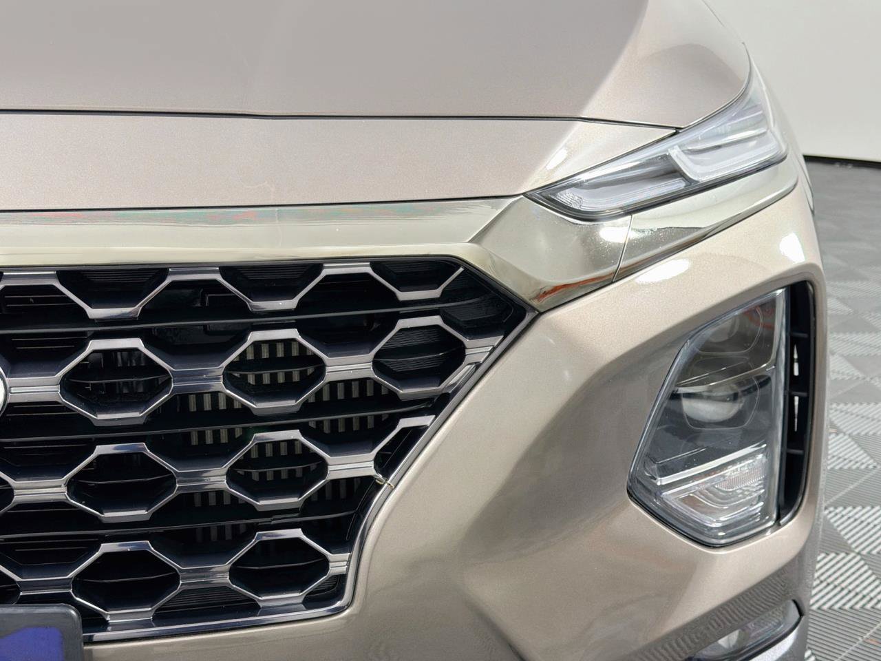 Used 2020 Hyundai Santa Fe Limited AWD/4WD image 4
