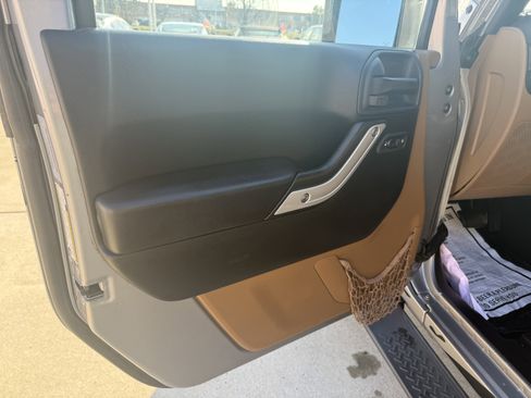 Used 2017 Jeep Wrangler Sahara w/ Connectivity Group image 17